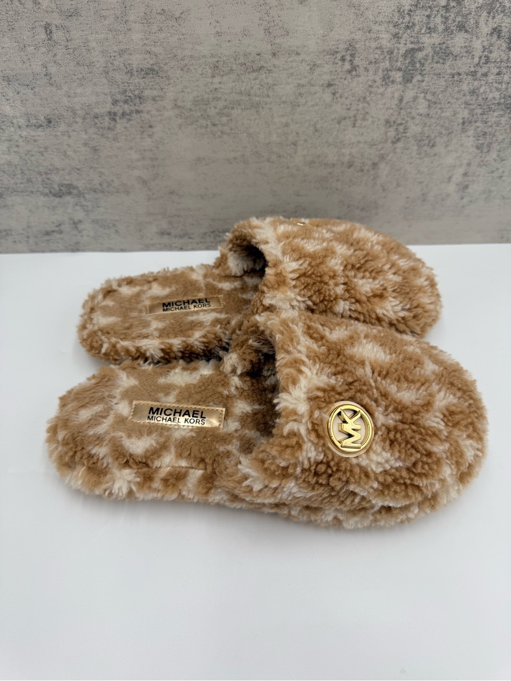 Michael Kors Fuzzy Plush Slippers Tan Cream Size 7